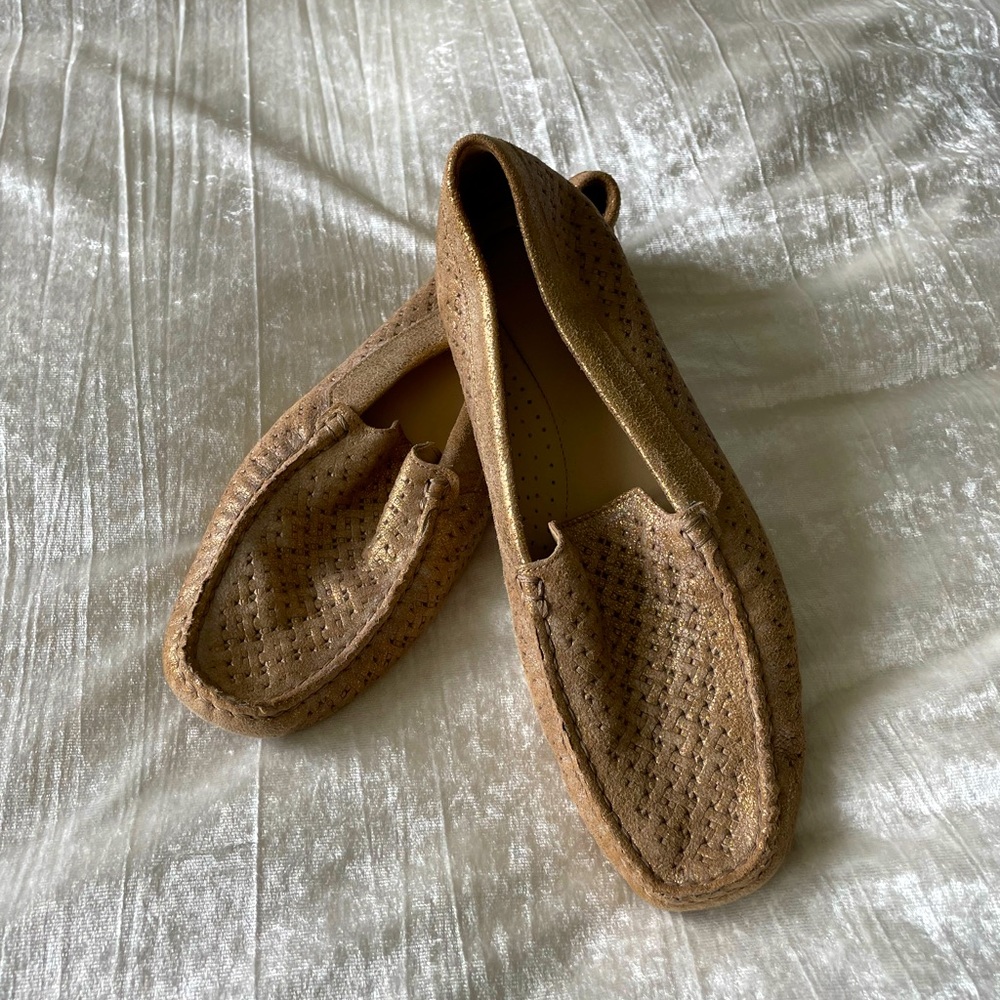 Donald J Pliner gold Lula flats